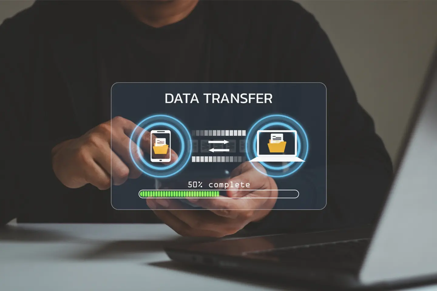 Mitarbeiter beim Datentransfer