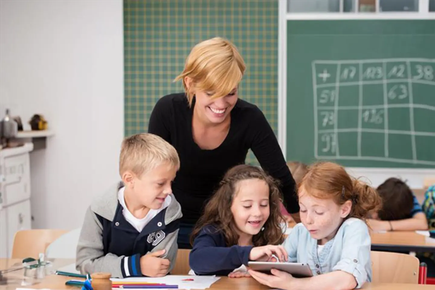 Children use tablet PCs in class