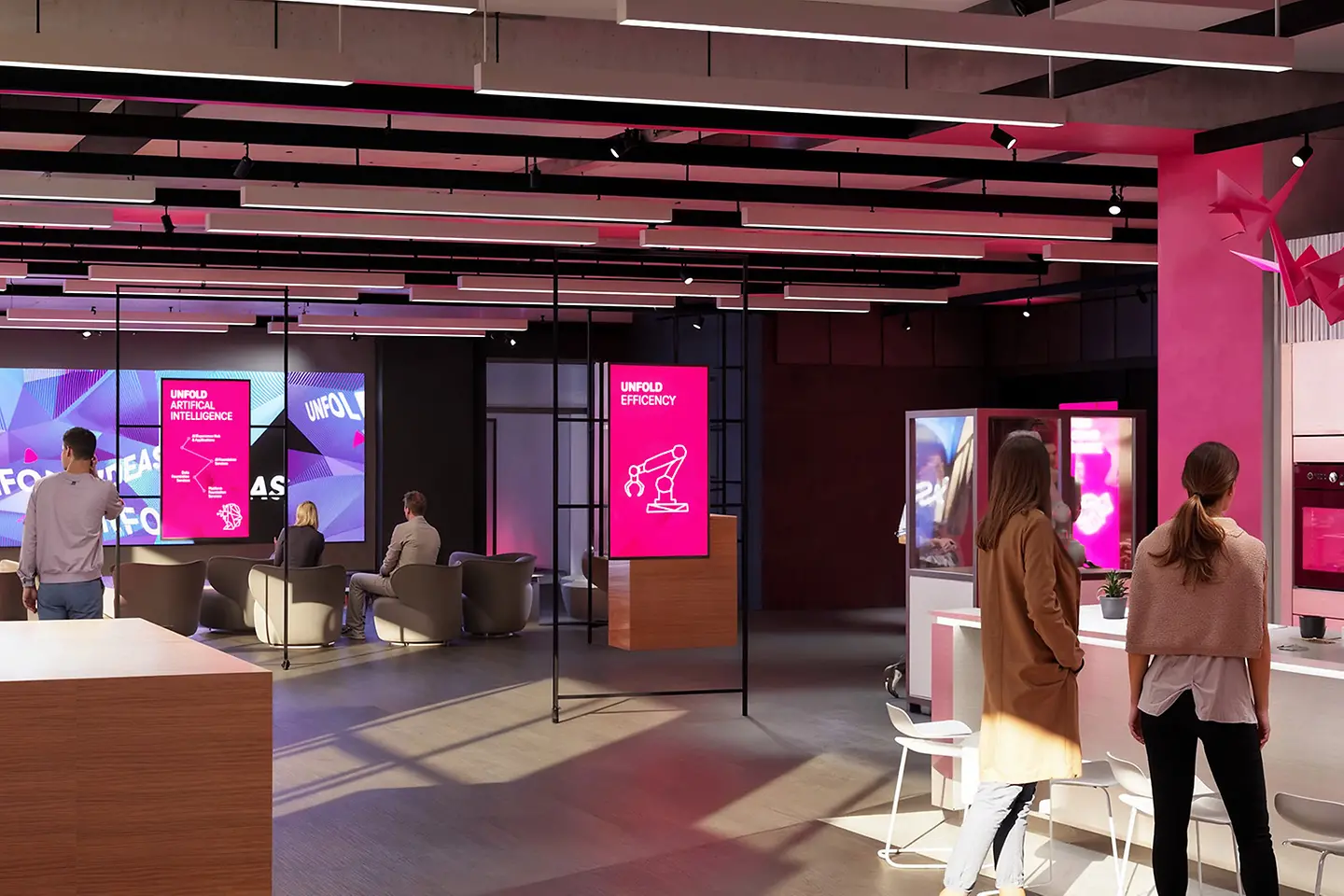 Centro de innovación de Múnich con pantallas, mesas y sillas