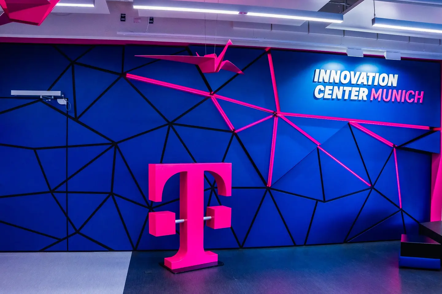 Logotipo da Telekom, vista do Centro de Inovação em Munique