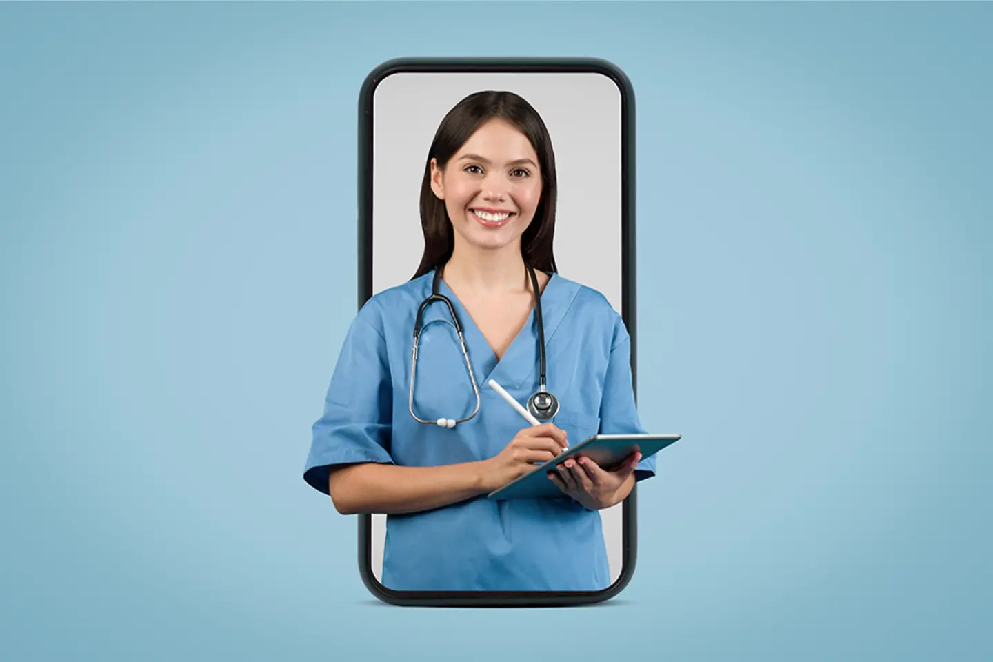 Une infirmière note quelque chose sur une tablette