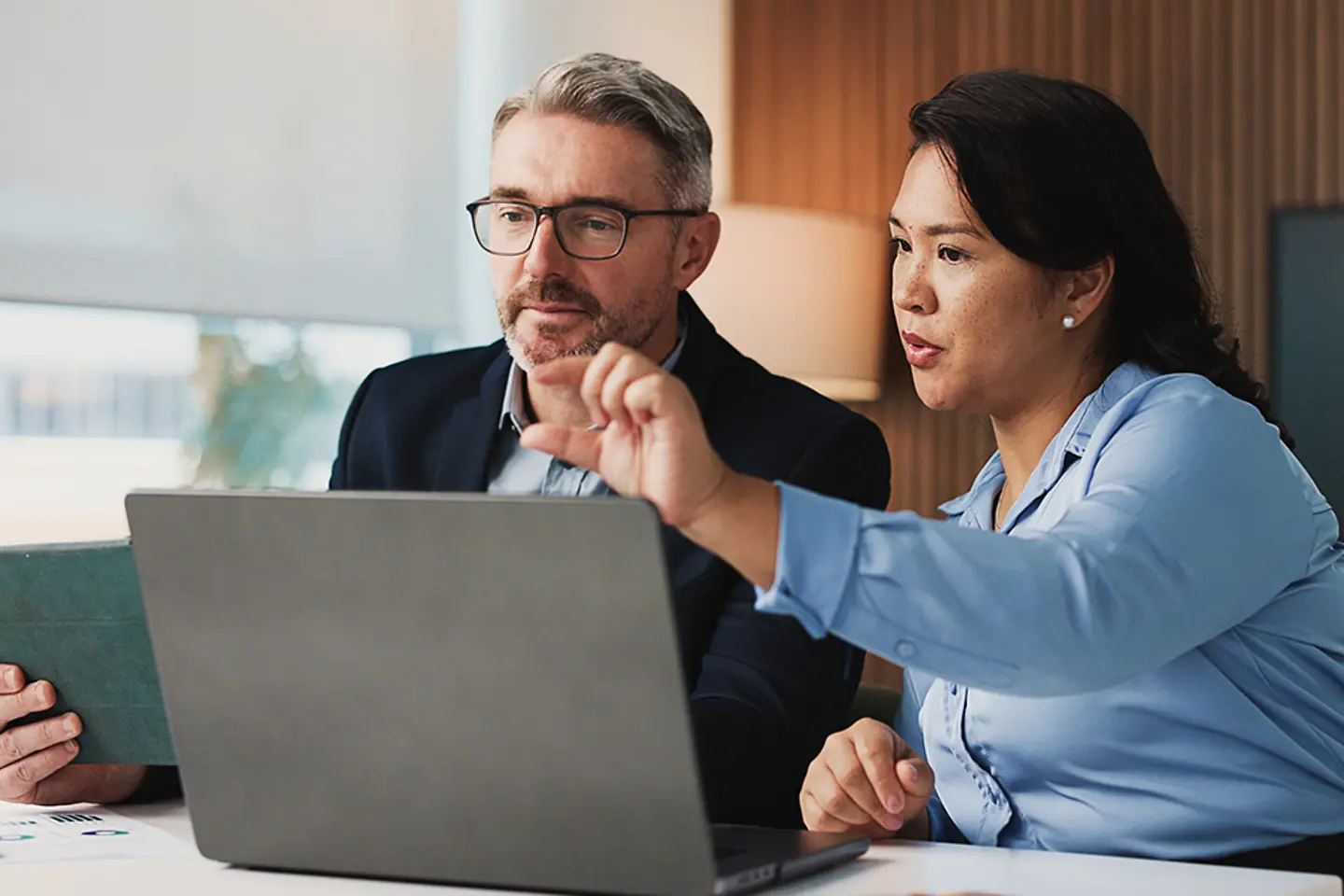 Cloud-Experte und Kunde bei einem Cloud Assessment