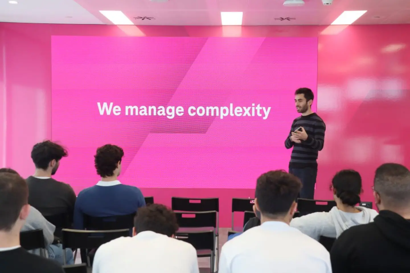 Expert presenting Industry solutions at Innovation Center Barcelona